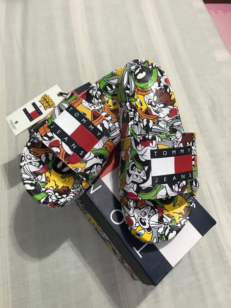 Chanclas looney tunes hotsell tommy hilfiger