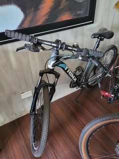 Trinx 26" mountain bike with spyder helmet