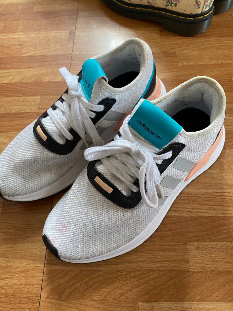 UNISEX Adidas Rubber Shoes Size 6.5 US on Tag size 8 Womens