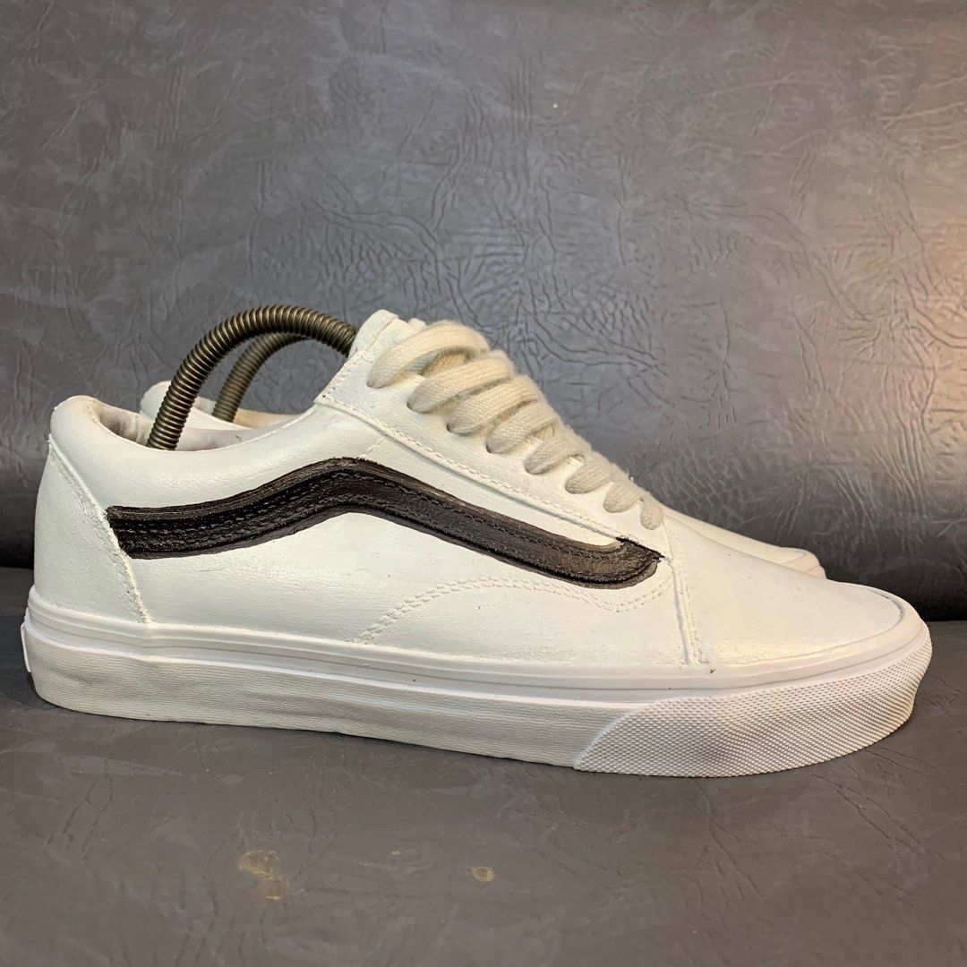 Vans Oldskool (sz42,5) White Black Custom Sepatu Second Original, Fesyen  Pria, Sepatu , Sneakers di Carousell
