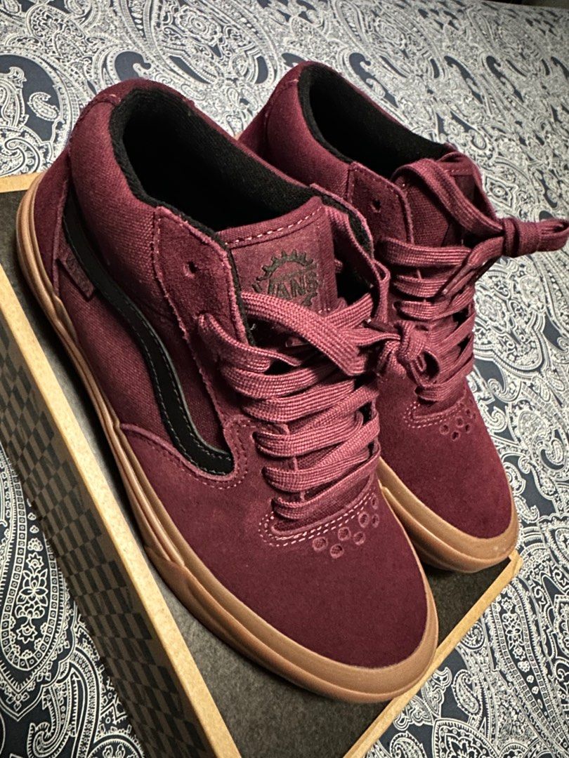 What stores shop sell vans shoes