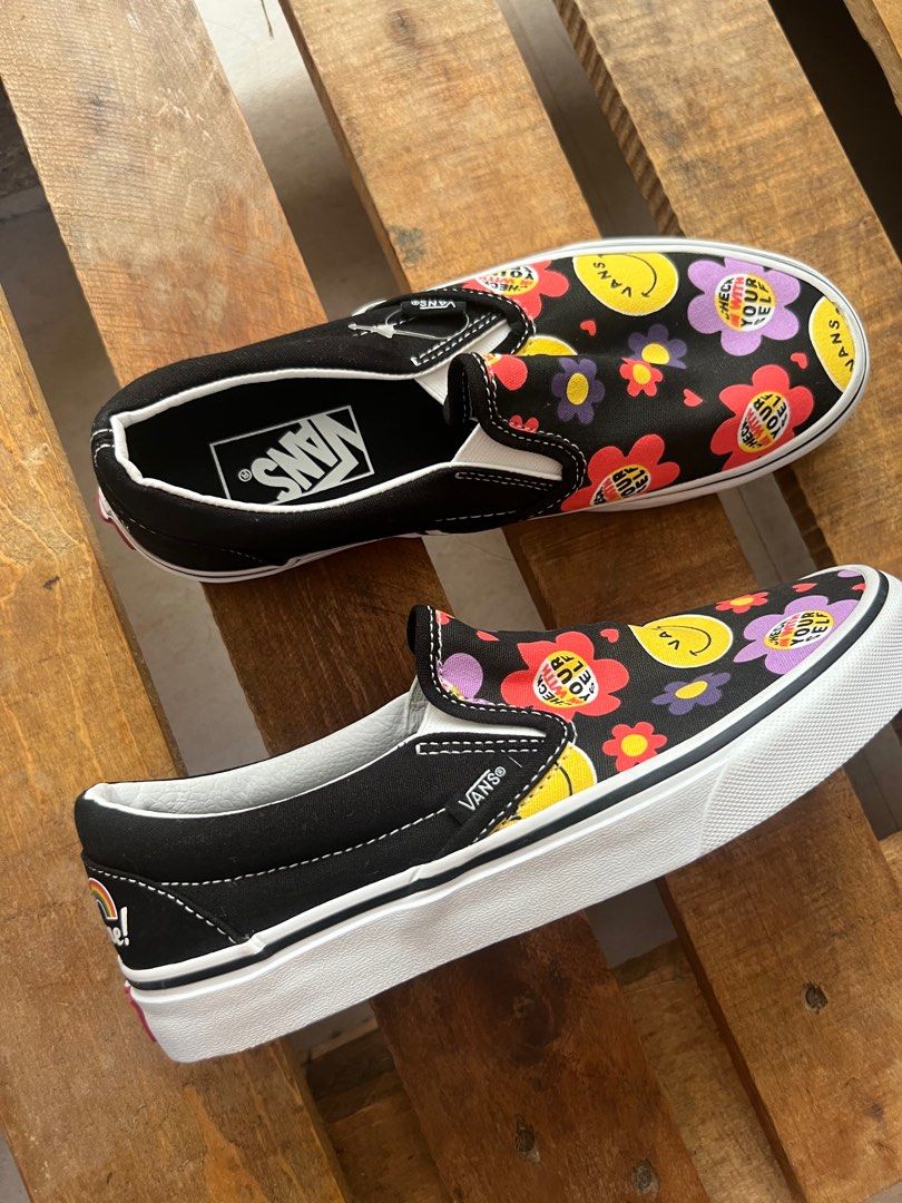 Mickey mouse store vans zumiez