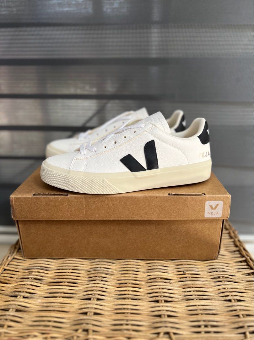 Veja black discount and white sneakers