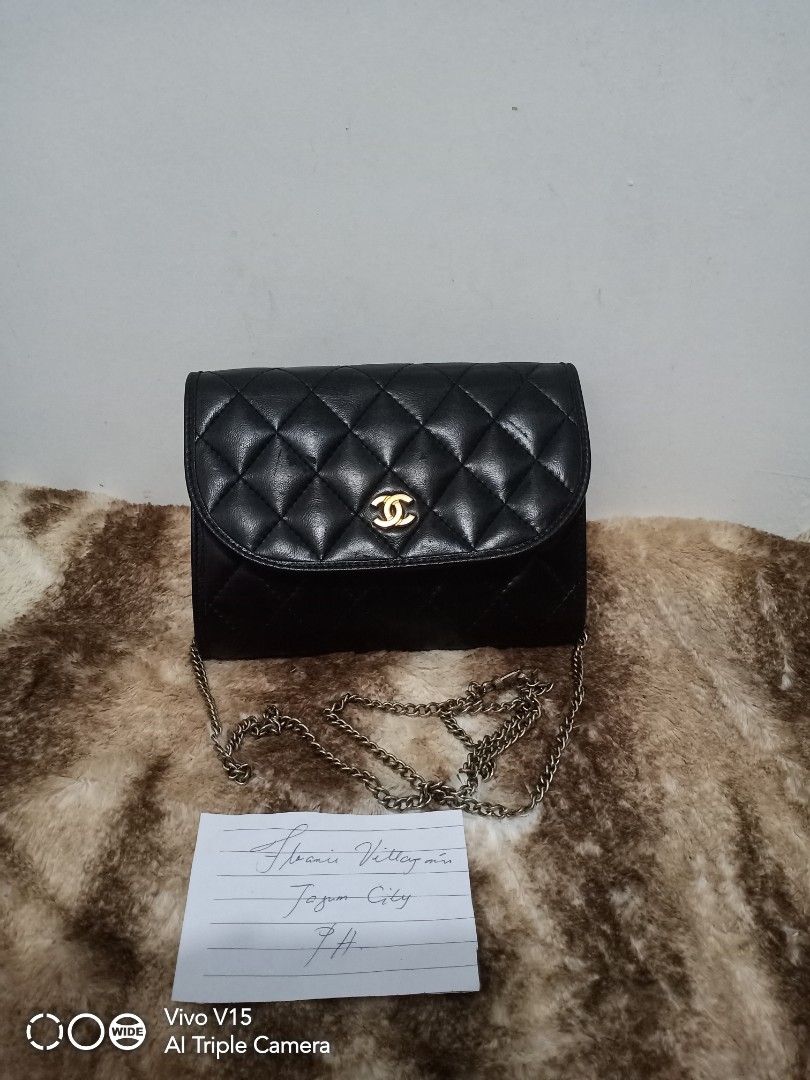 Vintage Chanel minin (Category: Luxury Bags & Wallets) located in Tagum. Submitted by luxbagelyas (Listing ID 1238533981, Image 1). Description: Good condition may minimal rubs lang genuine leather loob at labas Japan surplus ko to nabili parang amoy vintage parang replaced chain nya kasya phone.
