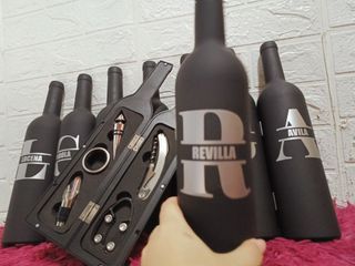 Wine bottle opener set for corporate souvenirs