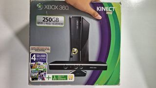 XBOX 360 250GB w/ Kinect