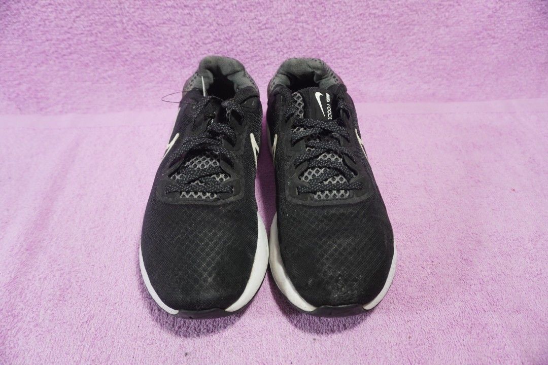 Nike legend react women's black
