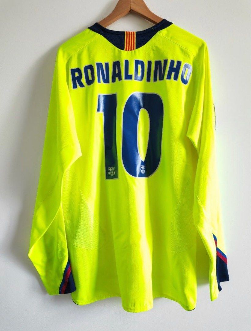 10 Ronaldinho Barcelona 2005 Away Long Sleeve soccer/football jersey/kit  rare/retro/vintage, Men's Fashion, Activewear on Carousell