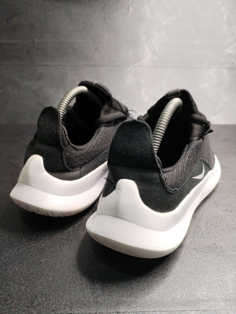 Nike viale black and white cheap