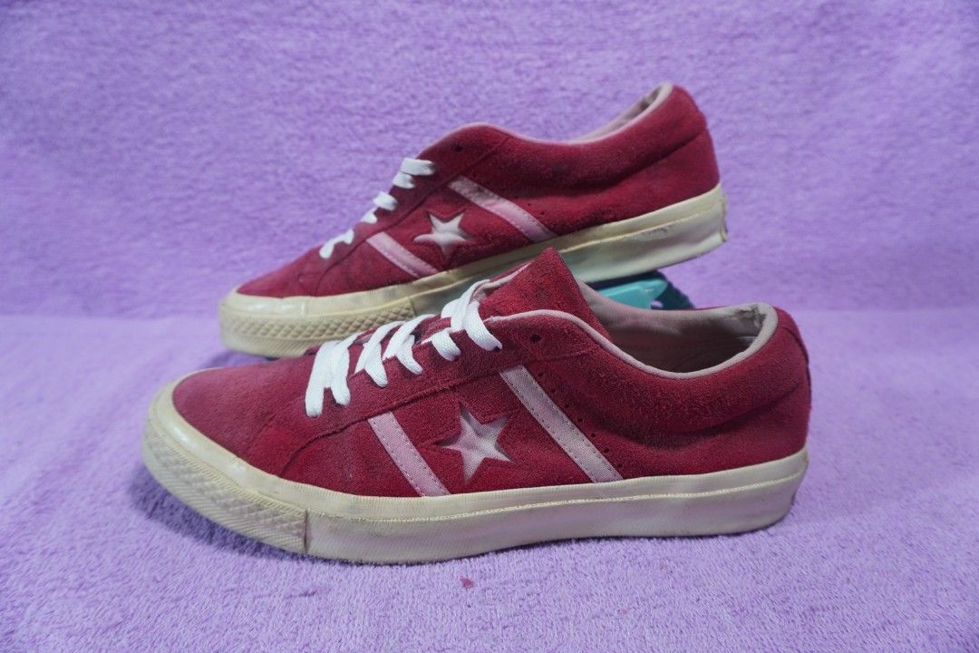 Maroon converse shop academy