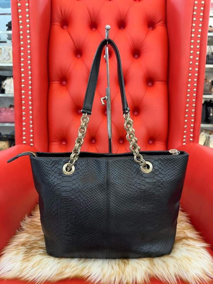Metrocity Black Leather Tote Bag, Luxury, Bags & Wallets on Carousell