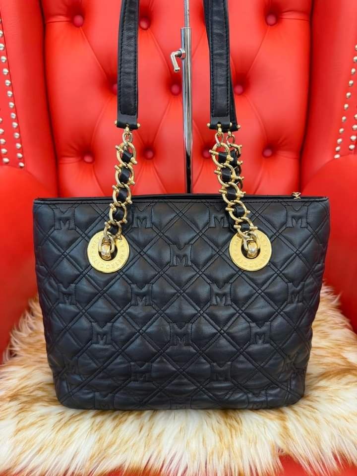 Metrocity Quilted Leather Shoulder Bag in Black