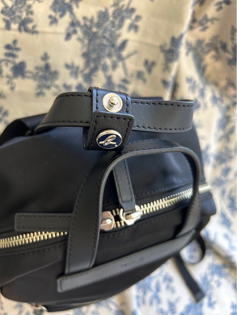 Agnes b backpack 背包 背囊 專門店正品 , 女裝, 手袋及銀包, 單肩包 - Carousell