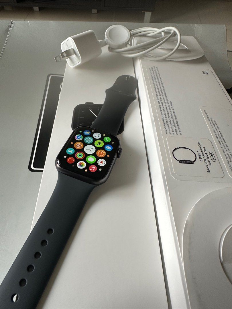 APPLE WATCH 5 美品44㎜スペースグレイ-