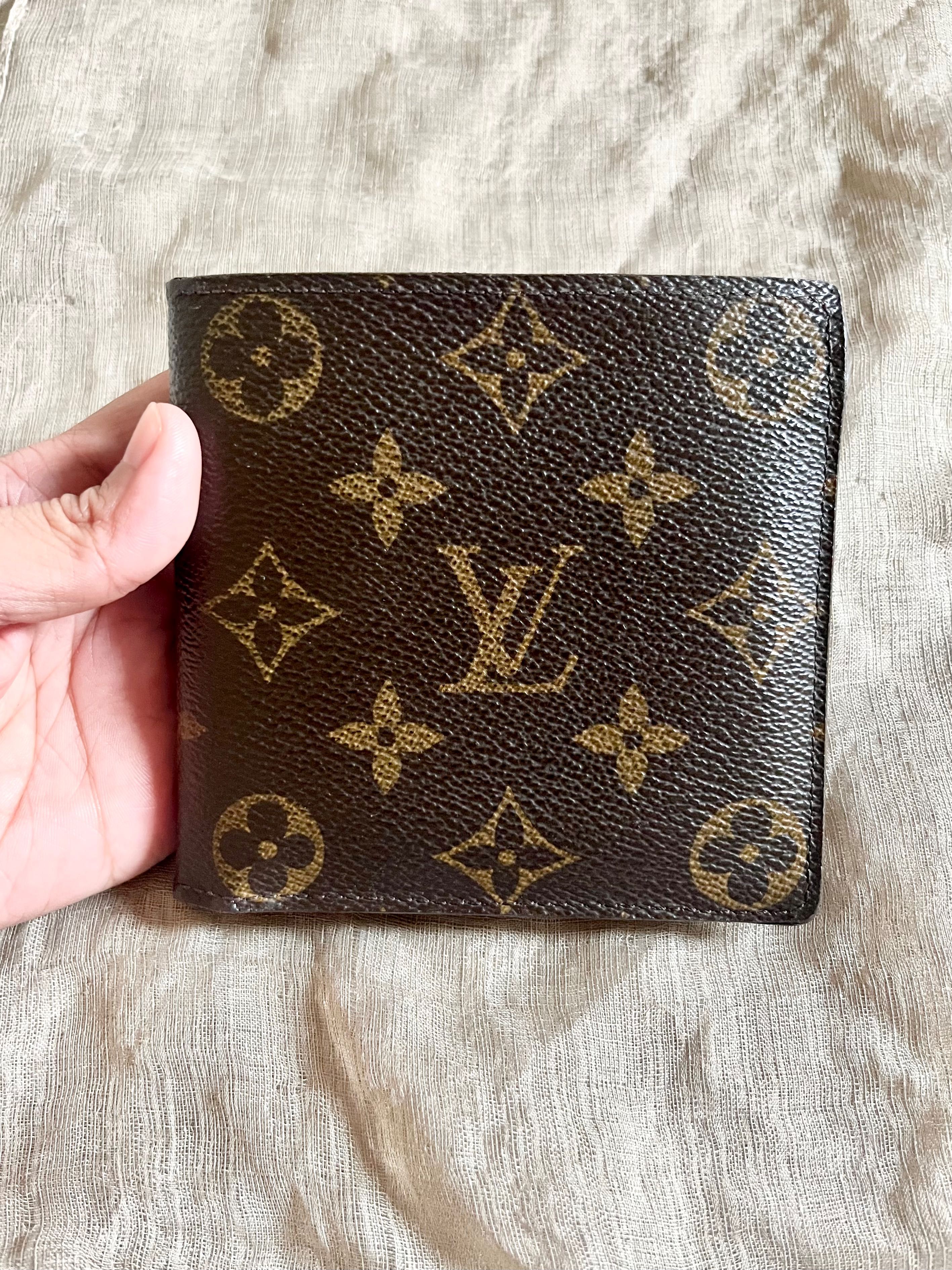 Authentic Louis Vuitton Bifold Wallet (Category: Luxury Bags & Wallets) located in Quezon City. Submitted by alllauthentic (Listing ID 1238709676, Image 1). Description: 100% Authentic Money Back if proven fake CA4131.