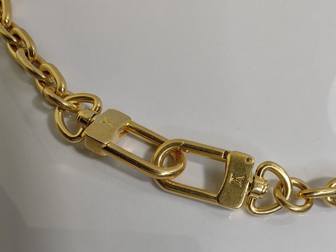 Authentic LOUIS VUITTON Chain (Category: Luxury Accessories) located in Quezon City. Submitted by manerarestorationservices (Listing ID 1238731941, Image 2). Description: Money back Guarantee 💯% Guaranteed authentic *Brand: louis vuitton *Materials: gold brass *Color: gold tone *Size: 16. 5 inches *Condition: lightly used -Used * Inclusions: chain with provided box *You're buying PRE-OWNED pls manage your expectations *Lalamove/lbc after payment