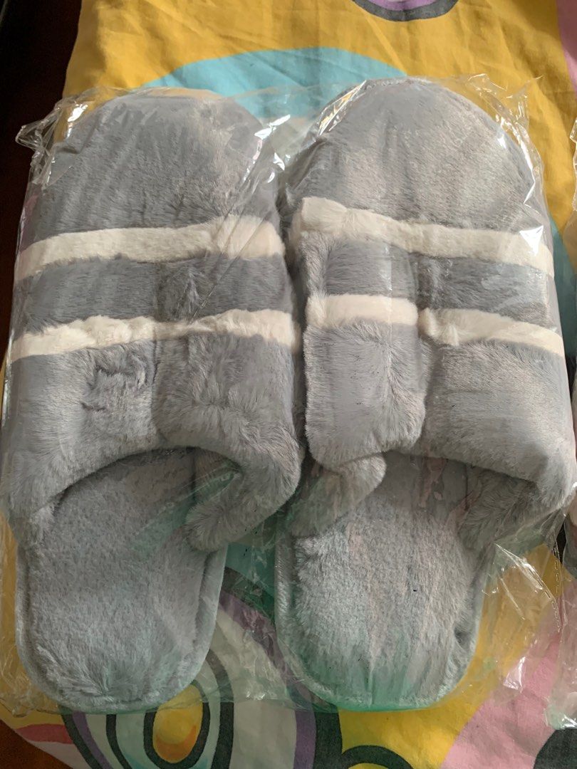 Gap love new arrivals slippers