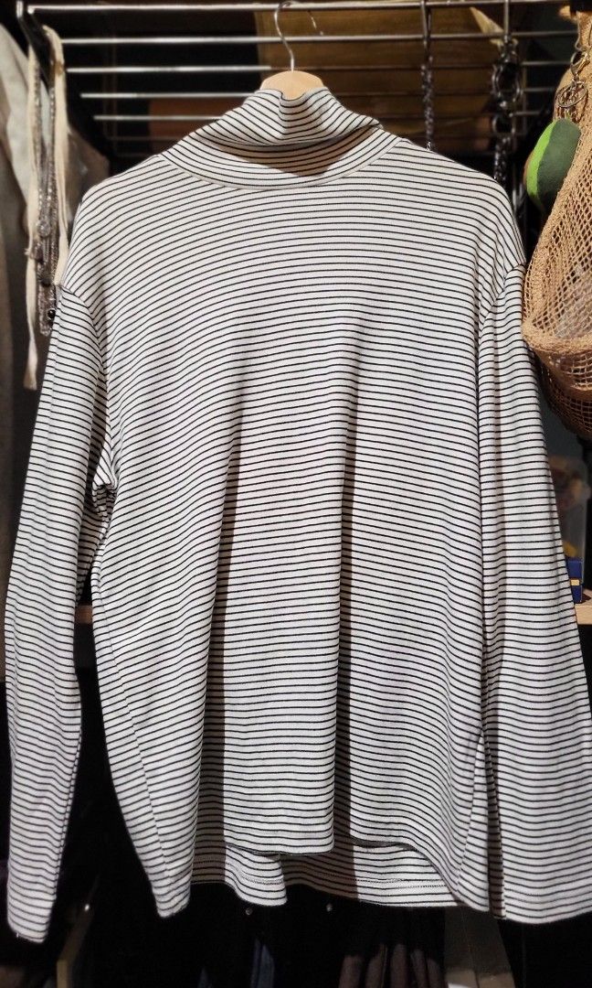 White hotsell striped turtleneck