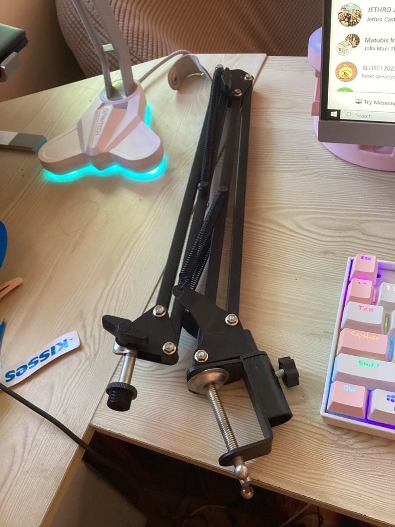 Black heavy duty microphone stand on carousell