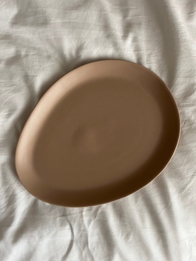 Blush Egg Plate (Category: Dinnerware & Cutlery) located in Taguig. Submitted by deniseee.t (Listing ID 1238613719, Image 1). Description: From Bangkok, Thailand Length: 9 inches Height: 7 inches.