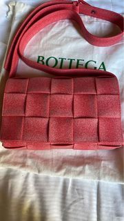 Bottega Veneta Casette Crossbody Intreciatto Rubber