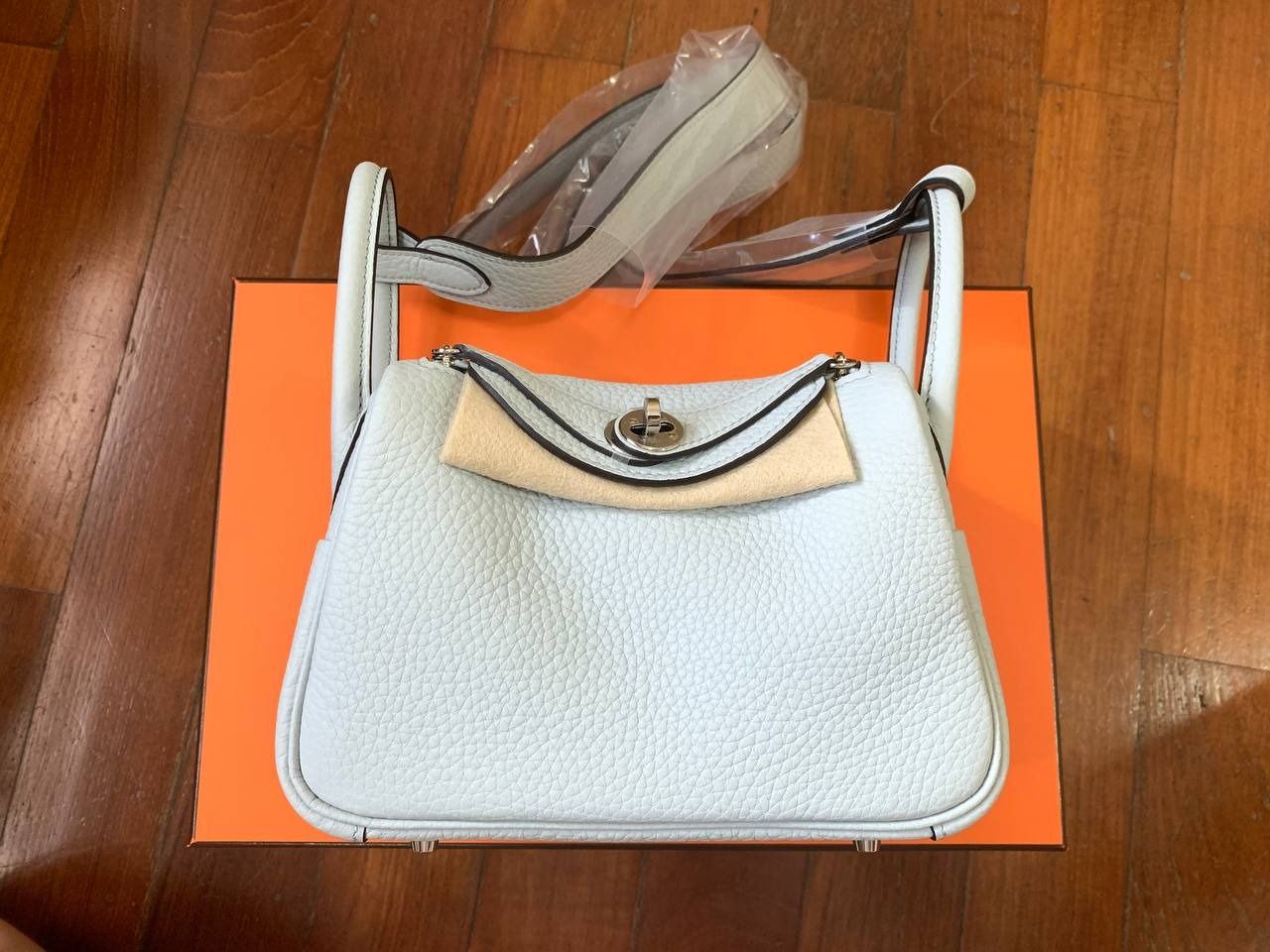 Hermes Mini Lindy Gold Taurillon Clemence Phw