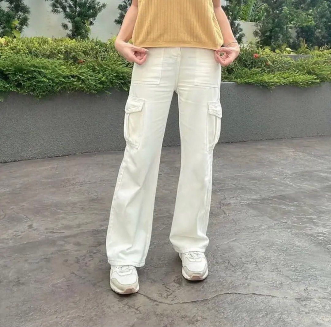 Subdued Cargo White Pants, Women's Fashion, Bottoms, Jeans & Leggings on  Carousell