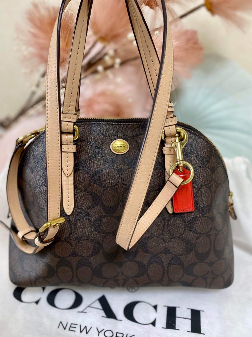 COACH BAG (Category: Luxury Bags & Wallets) located in Dasmarinas. Submitted by arjay0180 (Listing ID 1238683385, Image 1). Description: 💯 original money back guarantee 1time lng gnmit s wedding with dust bag .