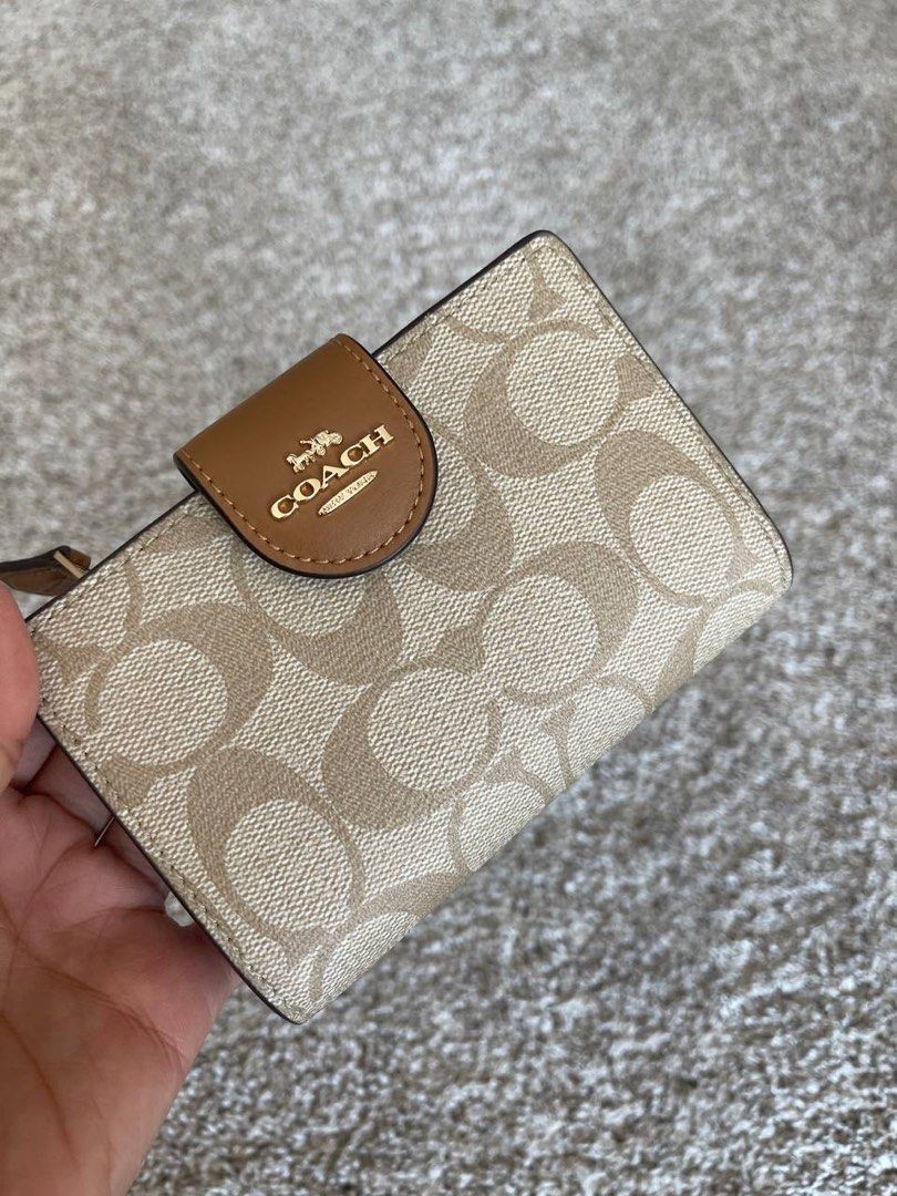 Coach Corner Zip Wallet in Signature Light Khaki Light Saddle