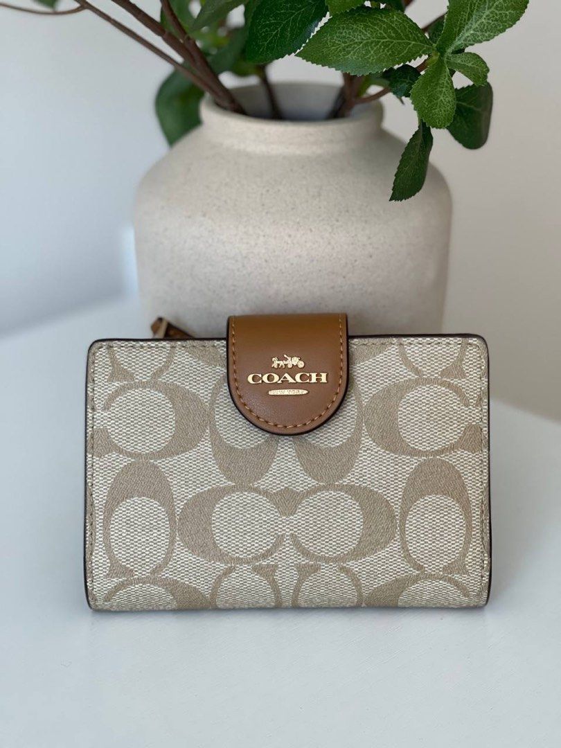 Coach khaki saddle outlet wallet