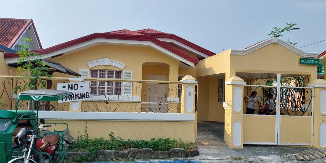Corner House and Lot Springville Executive 1 Molino 3 Bacoor City