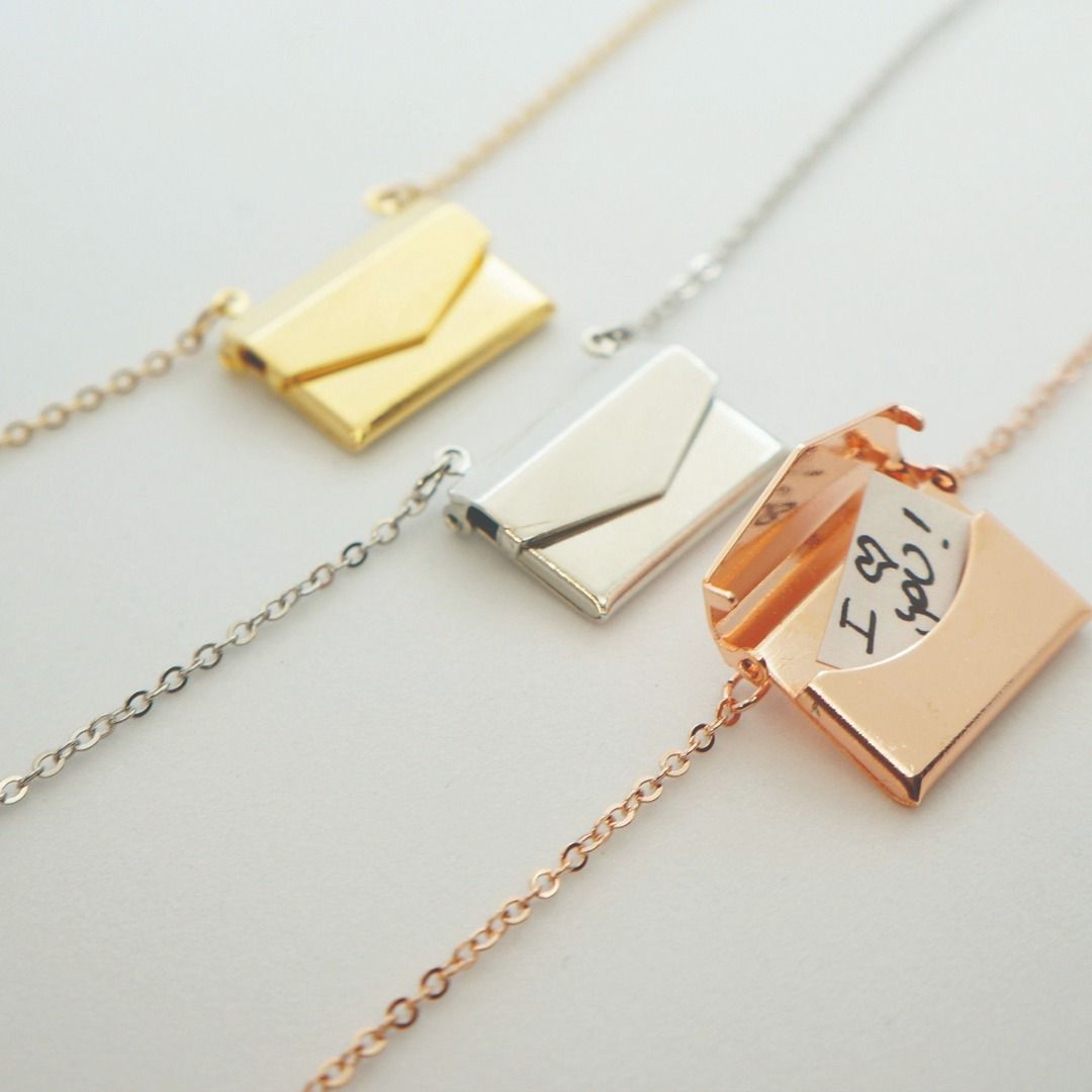 Chain store pendant maker