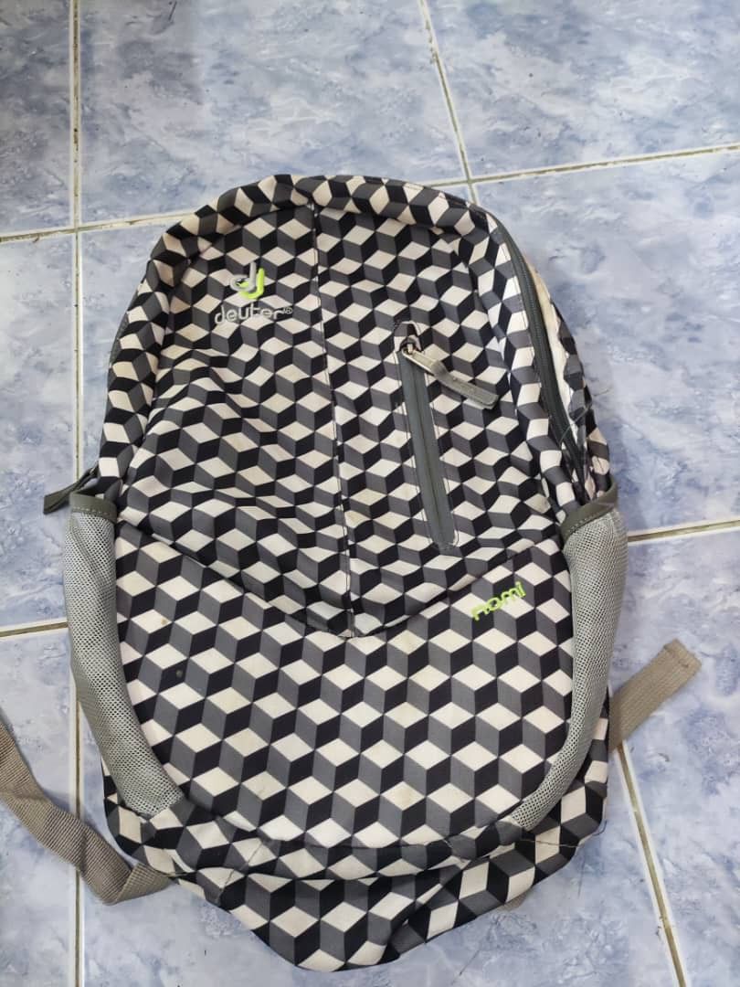 Deuter on sale nomi daypack