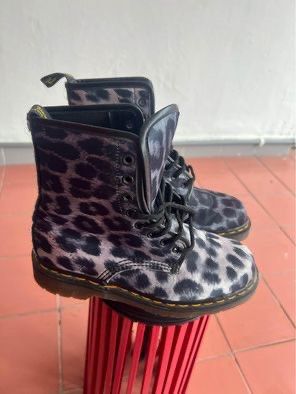 DR MARTIN ORIGINAL Women s Fashion Footwear Boots on Carousell