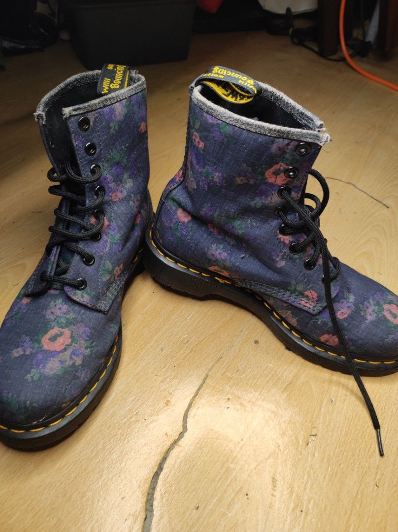 Dr.Martens Women s Fashion Footwear Boots on Carousell