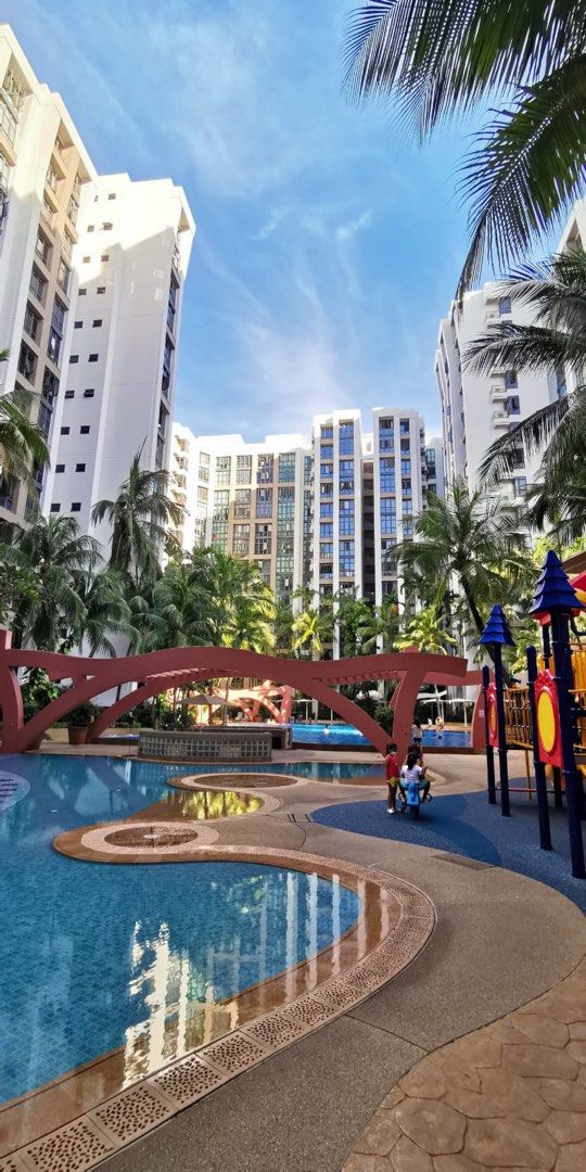 East Meadows Pool Facing 3 Bed 3 Bath Unit With Utility Room 1x