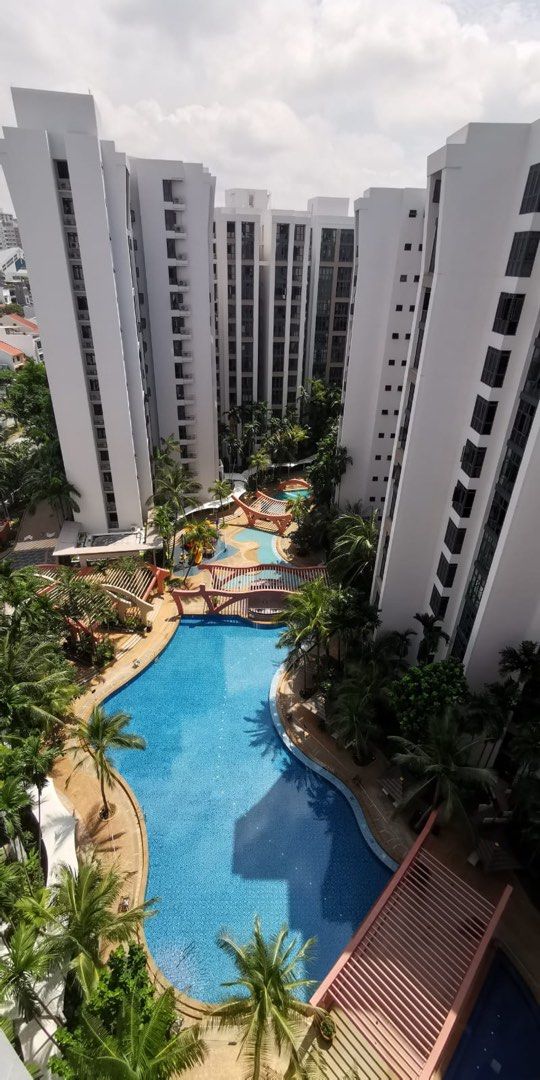 East Meadows Pool Facing 3 Bed 3 Bath Unit With Utility Room 1x