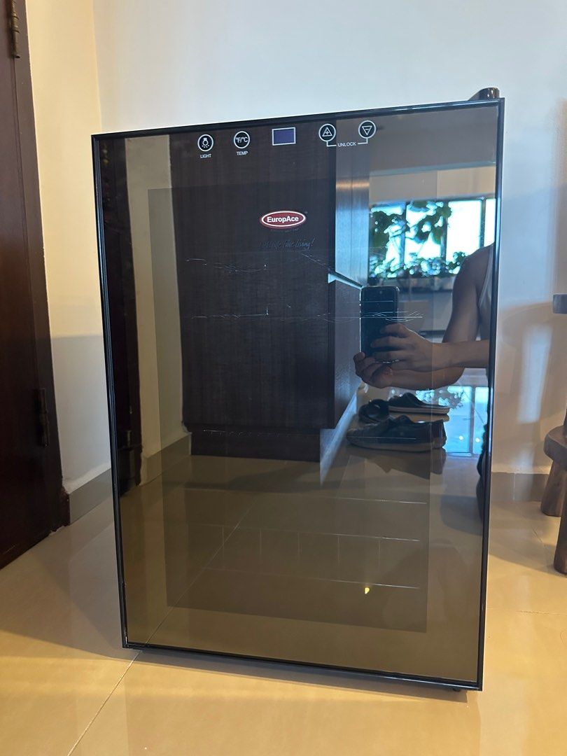 EuropAce EWC 201 DC Wine Cooler Fridge, TV & Home Appliances, Kitchen
