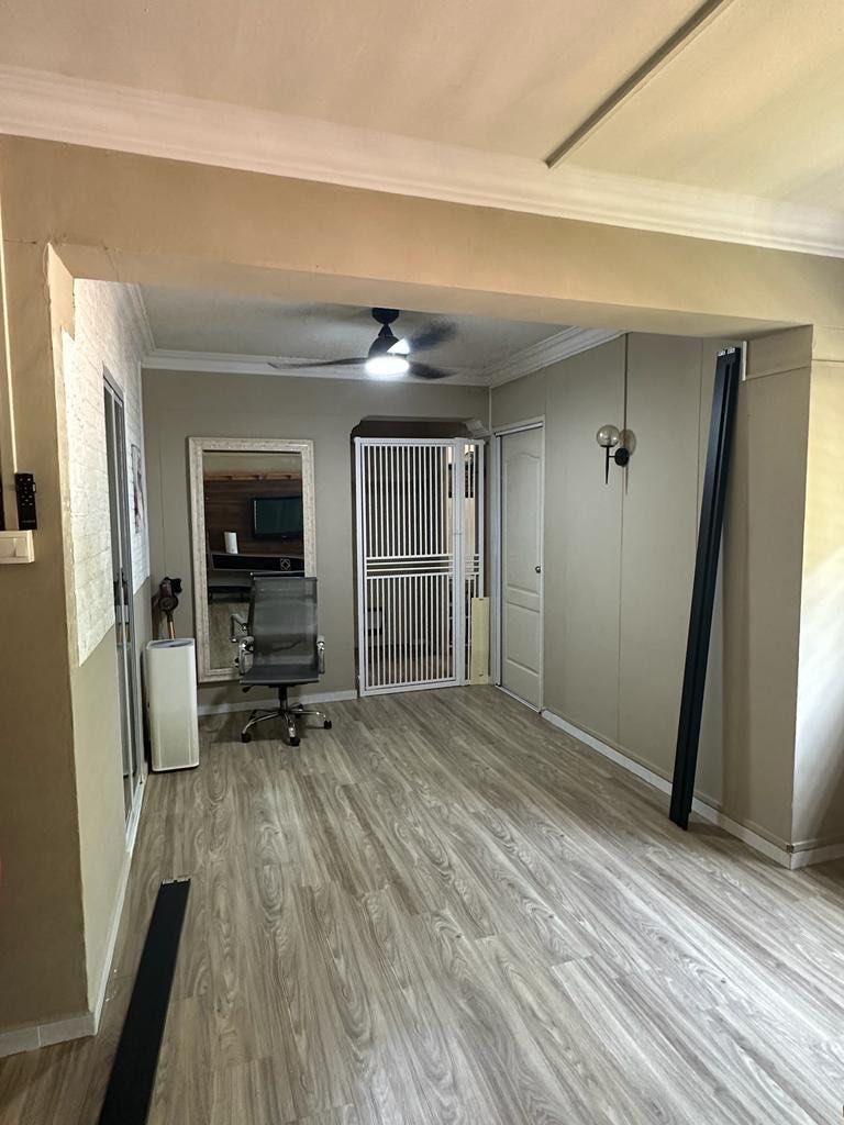 Glass Door62863078532610112