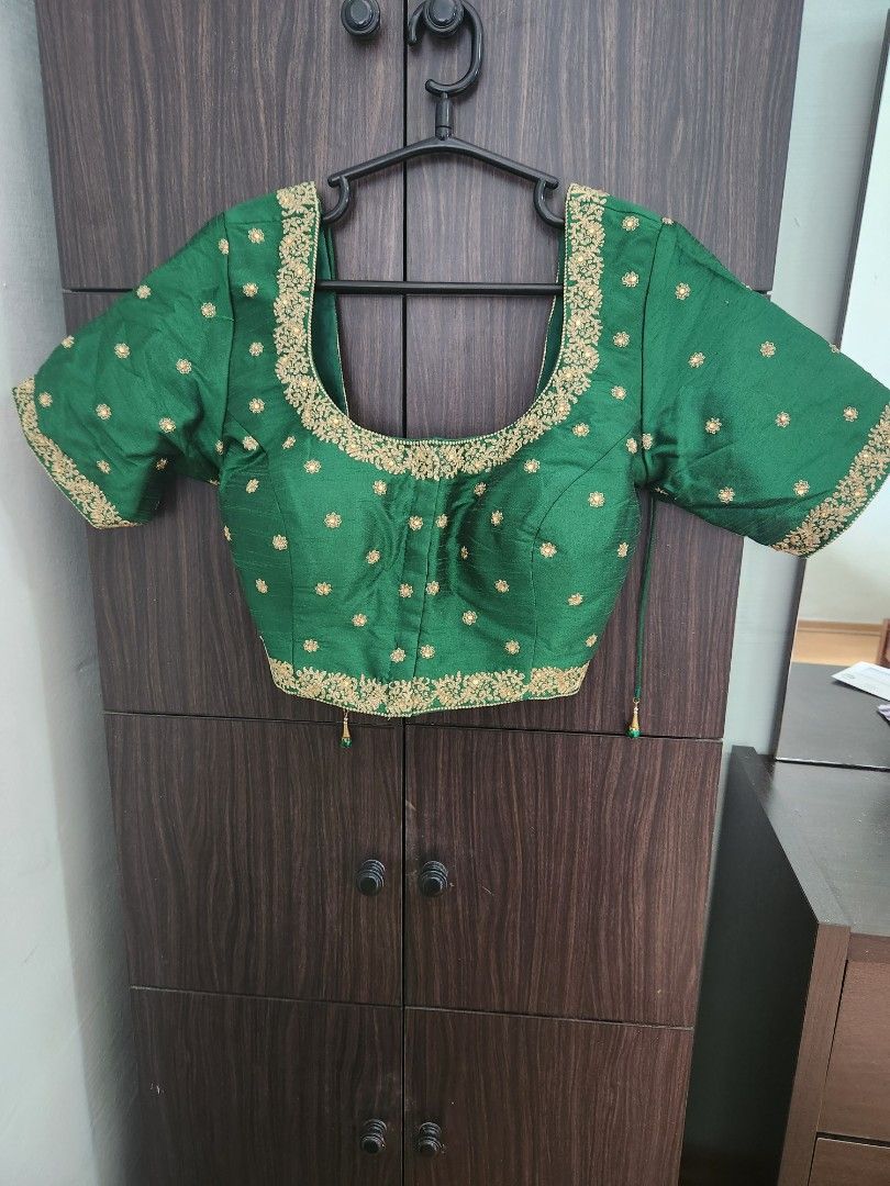 Women Green Ethnic Print Saree With Atteched Blouse Piece main image 0