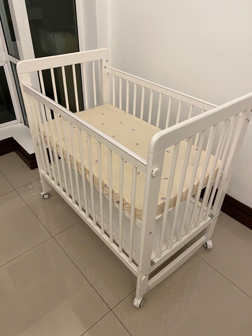 Small size hot sale baby cot