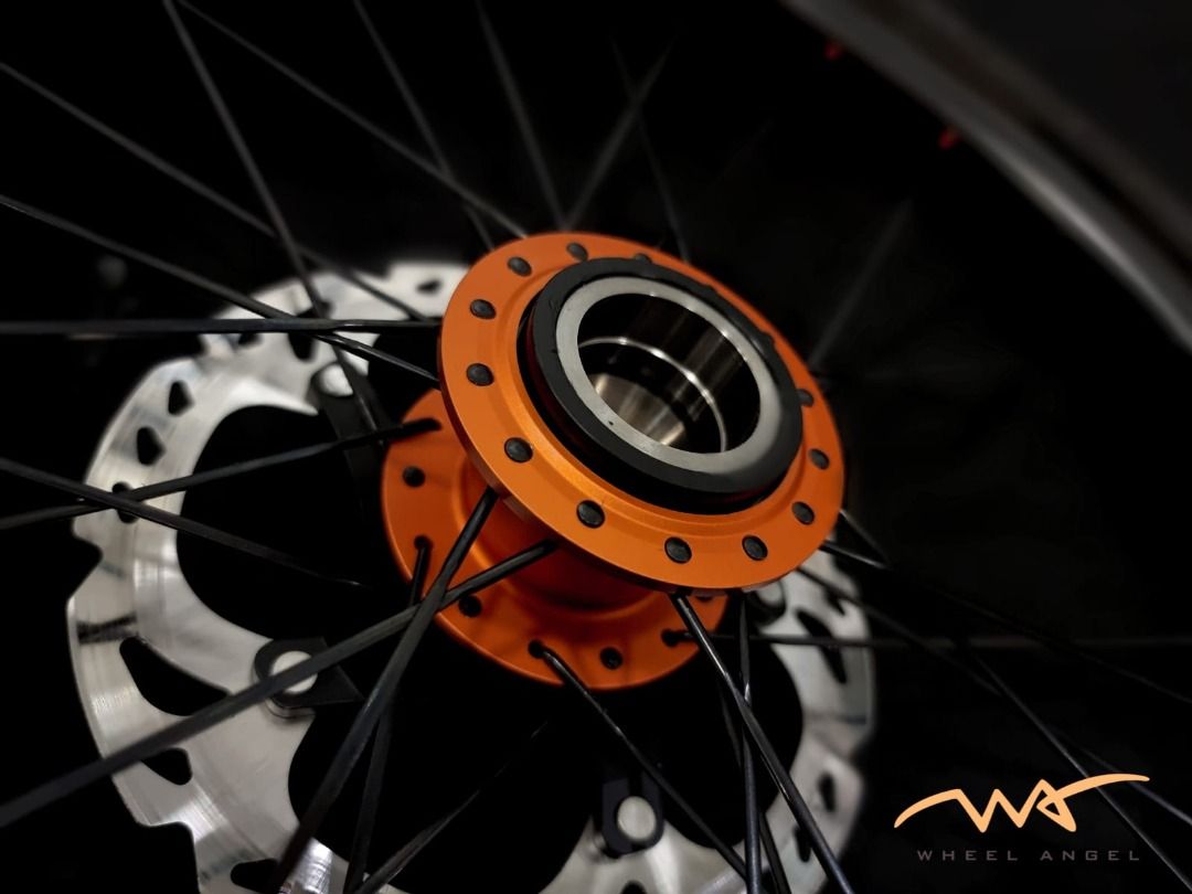 HELIX Wheels - Carbon Wheels with White Industries Hubs, Sports ...