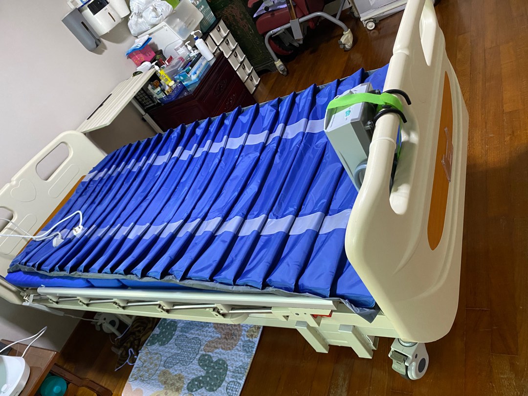 Hospital Bed plus air mattress, Health & Nutrition, Assistive