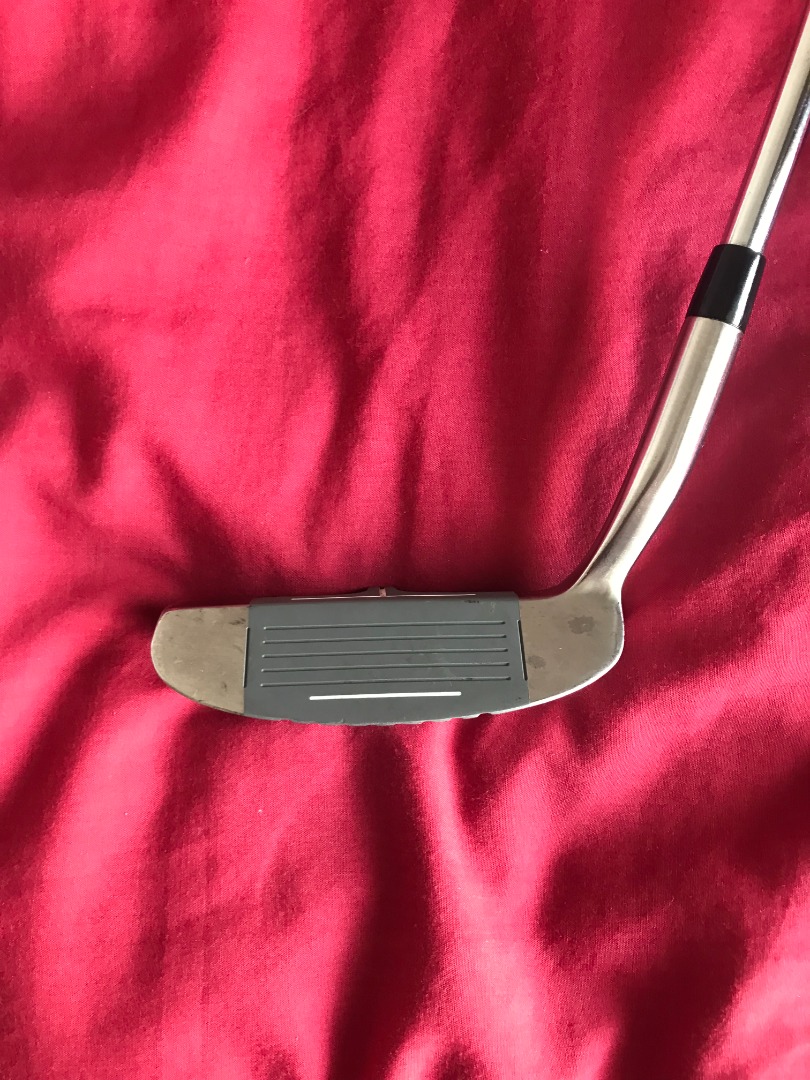 Inesis Chipper, Sports Equipment, Sports & Games, Golf on Carousell