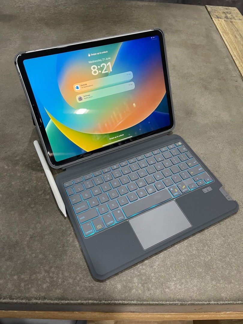 iPad Pro 11 keyboard case, Mobile Phones & Gadgets, Mobile & Gadget