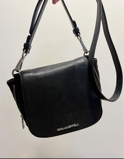 KARL LAGERFELD 正品 老佛爺黑色小方包 皮革 素面 斜背包 拉鍊 簡約 個性 側背包 相機包 日本 歐洲