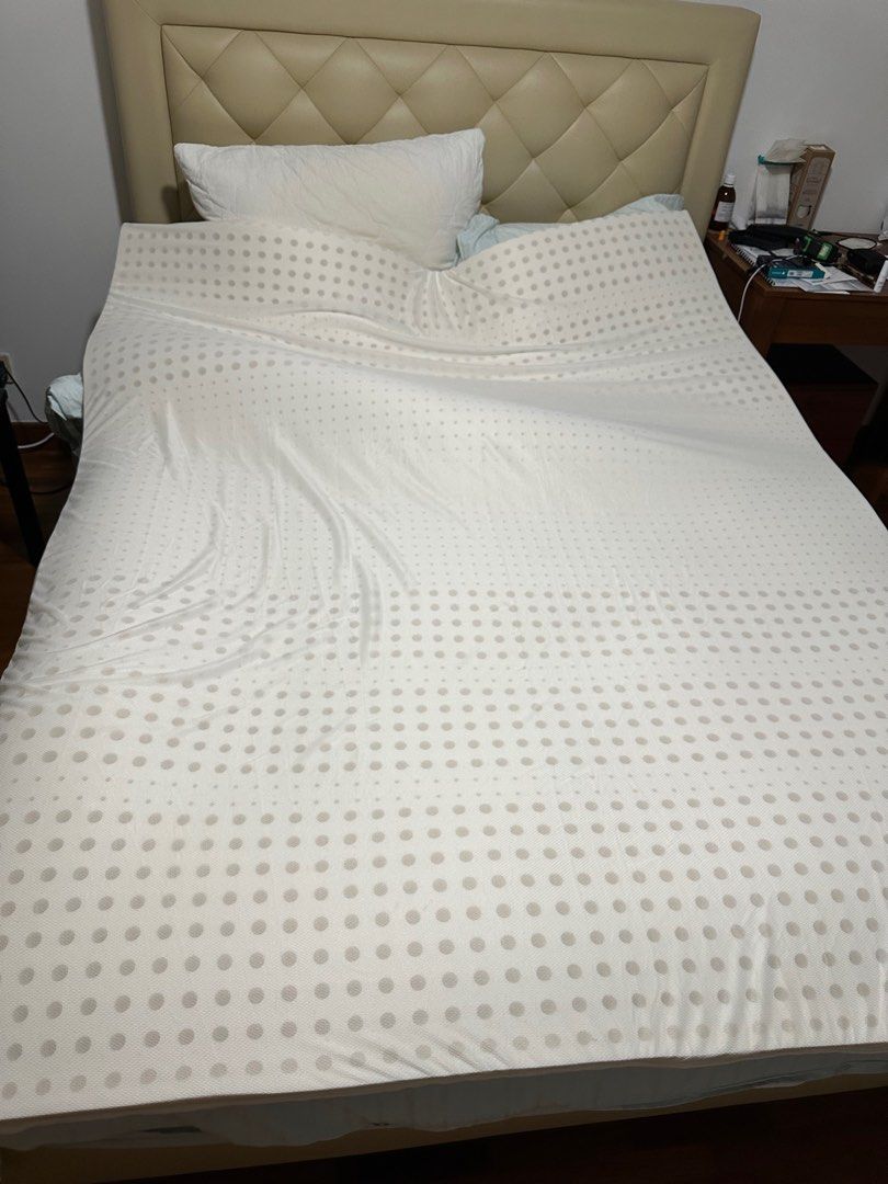 Latex mattress topper queen size 5cm thick, Furniture & Home Living