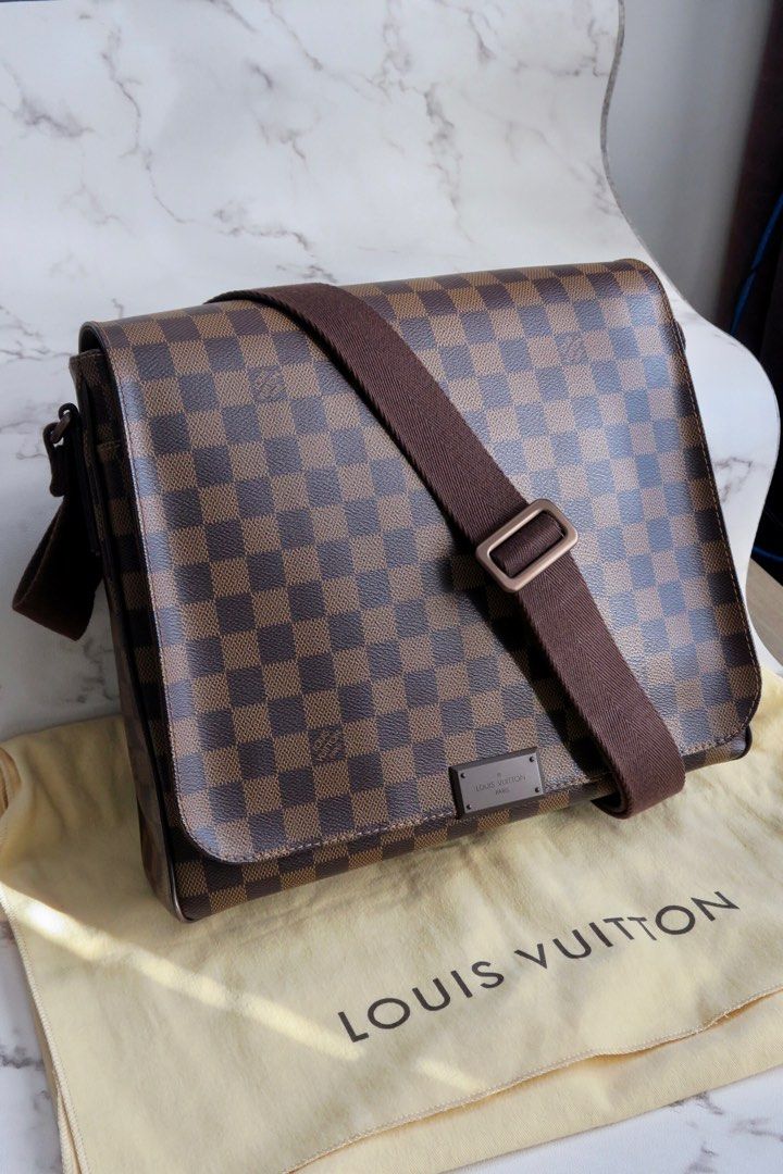 Louis Vuitton Damier Ebene District MM Messenger Bag (SHF-i4IBEL) – LuxeDH