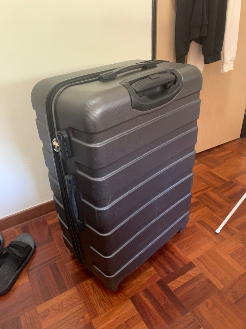 Luggage 28 inch, Hobbies & Toys, Travel, Luggage on Carousell