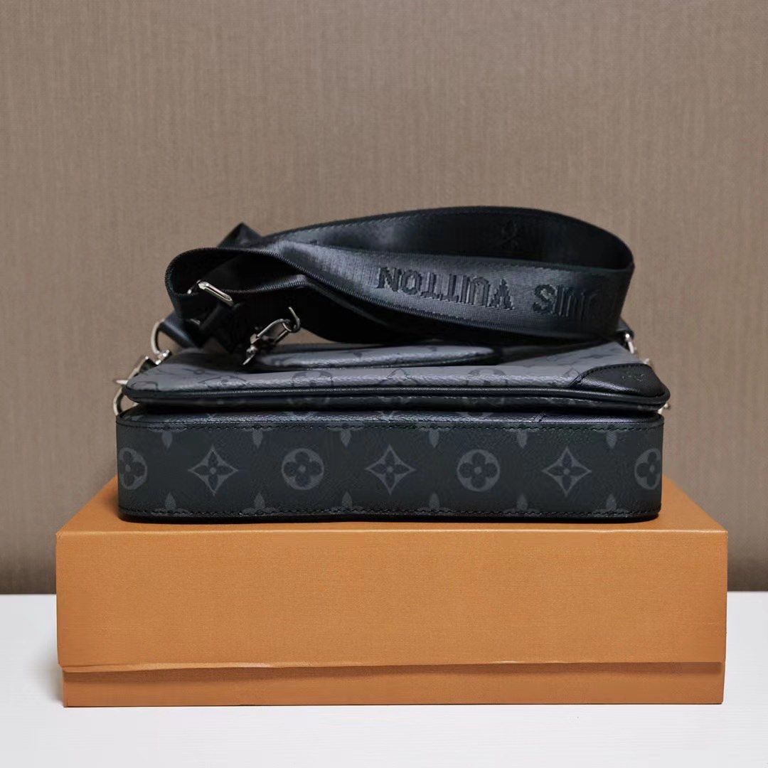 LV M69443 three in one Messenger bag bag